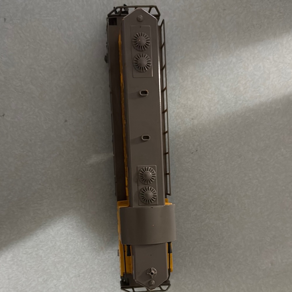 Union Pacific Model Train Locomotive - Picture 5 of 6